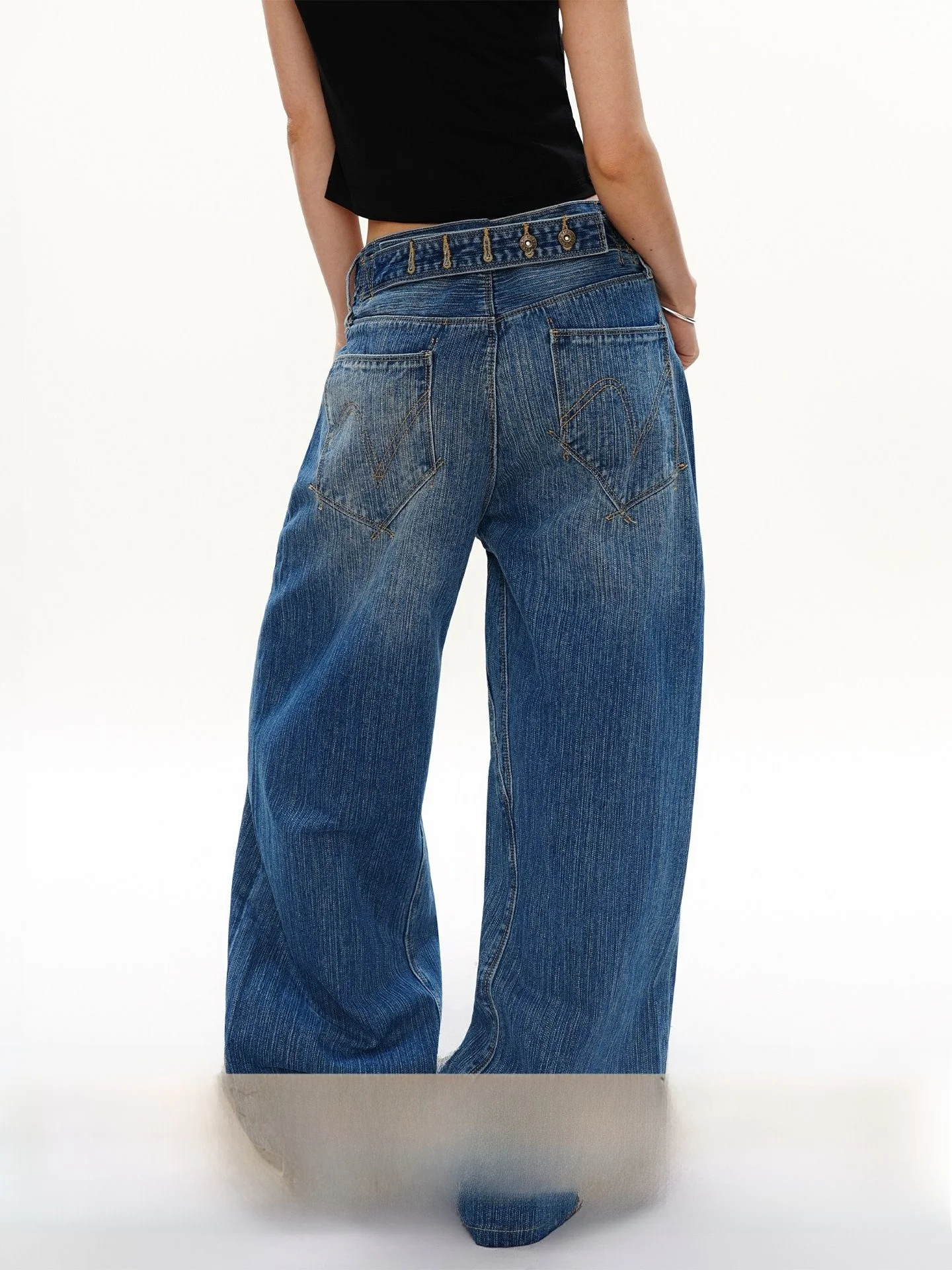 S3T5 Paris Buckle Design Bamboo Texture Jeans Men Women Casual Loose Straight Leg Jeans Versatile Comfortable Casual Pants
S3T5 Paris Buckle Design Bamboo Texture Jeans Men Women Casual Loose Straight Leg Jeans Versatile Comfortable Casual Pants