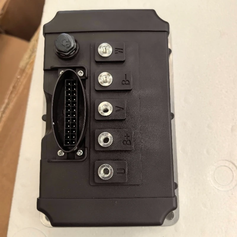 Small Four-wheeled Electric Vehicle MC3624-6021/7221 Controller Lithium Lead Acid Battery
Small Four-wheeled Electric Vehicle MC3624-6021/7221 Controller Lithium Lead Acid Battery