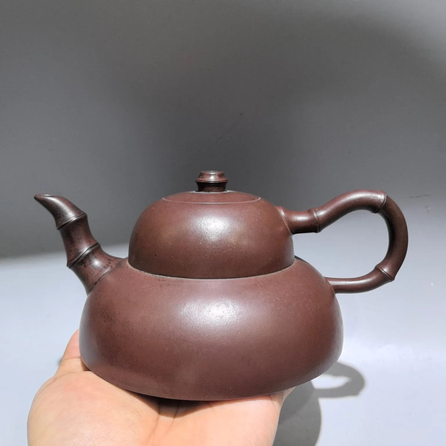 7"Chinese yixing Purple Clay Pot Bamboo Gourd Shaped Pot Kettle Teapot Flagon Office Ornaments Gather Fortune
7"Chinese yixing Purple Clay Pot Bamboo Gourd Shaped Pot Kettle Teapot Flagon Office Ornaments Gather Fortune