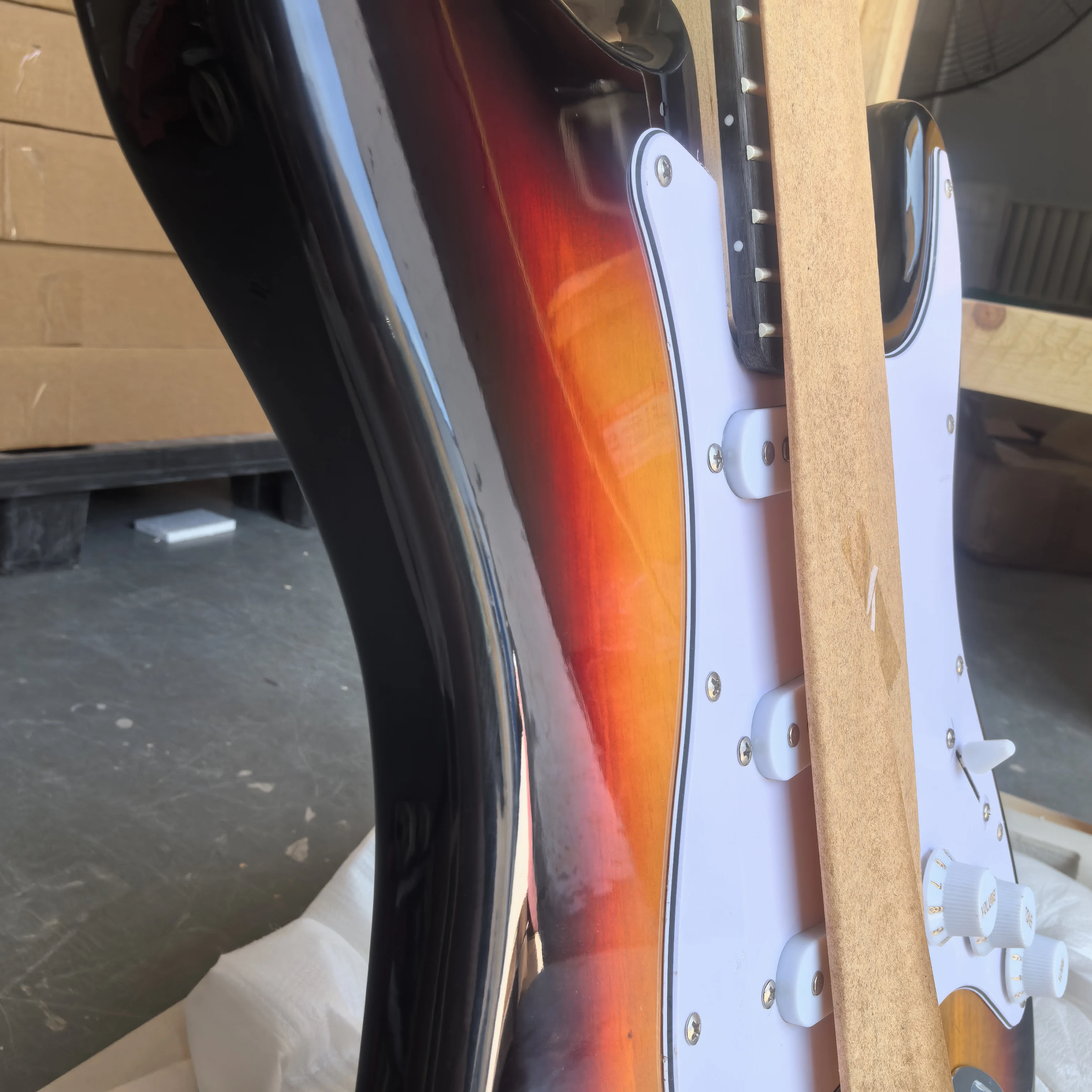 Directly sold by the manufacturer, exclusive for customers' leftover orders. Suncolor 6-string electric guitar.In stock!
Directly sold by the manufacturer, exclusive for customers' leftover orders. Suncolor 6-string electric guitar.In stock!