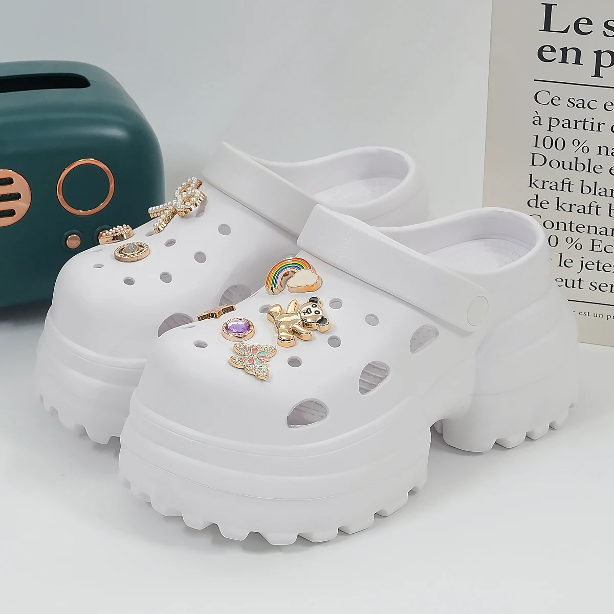 Новые женские сабо с рисунком радужного медведя и бантом, модные уличные тапочки для родителей и детей, нескользящая обувь с закрытым носком, увеличивающая рост, 825
Новые женские сабо с рисунком радужного медведя и бантом, модные уличные тапочки для родителей и детей, нескользящая обувь с закрытым носком, увеличивающая рост, 825