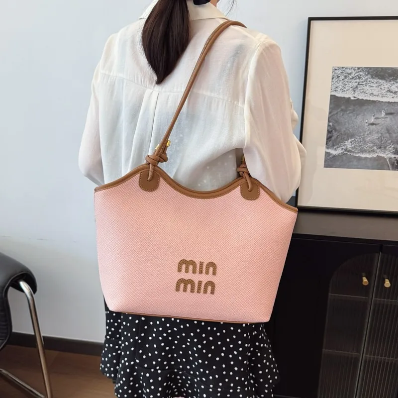 Elegant Ladies Crossbody Bag Luxury Designer Leather Shoulder Handbag Women's Classic Tote Messenger Purse
Elegant Ladies Crossbody Bag Luxury Designer Leather Shoulder Handbag Women's Classic Tote Messenger Purse