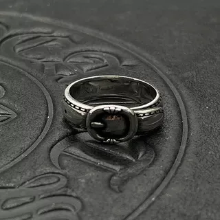 S925 sterling silver jewelry retro and old belt ring European and American niche hip-hop personality cross ring
S925 sterling silver jewelry retro and old belt ring European and American niche hip-hop personality cross ring