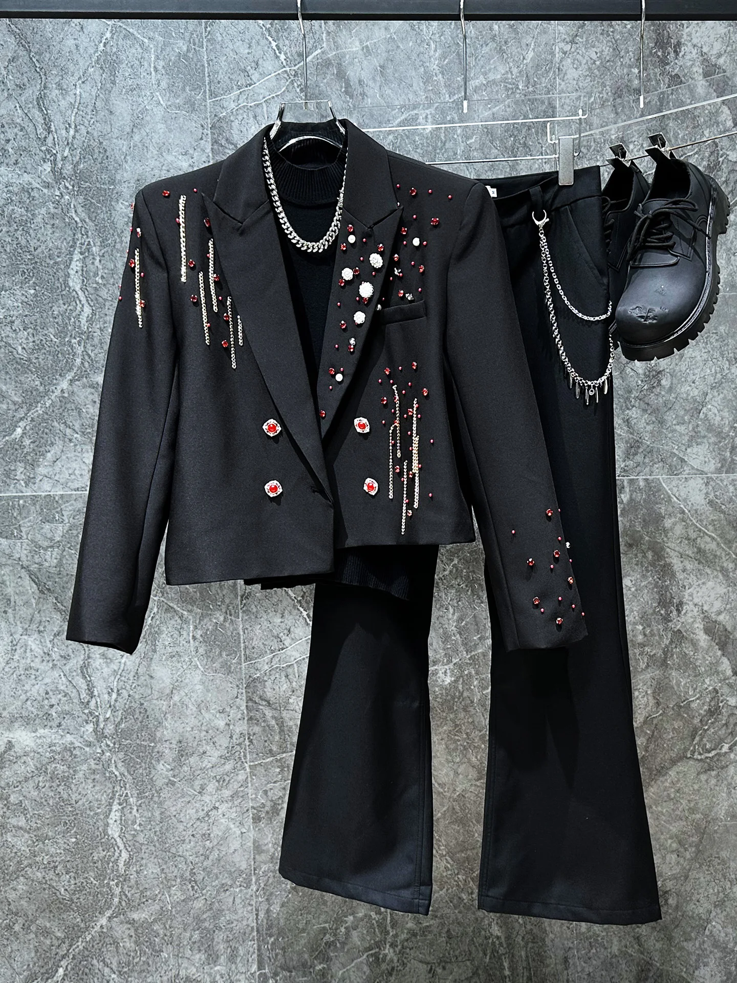 Trendy Men's Bla Diamond-Encrusted Chain Design Suit Casual Autumn Faionable Westwear Long Sve Flat Collar Double Button
Trendy Men's Bla Diamond-Encrusted Chain Design Suit Casual Autumn Faionable Westwear Long Sve Flat Collar Double Button