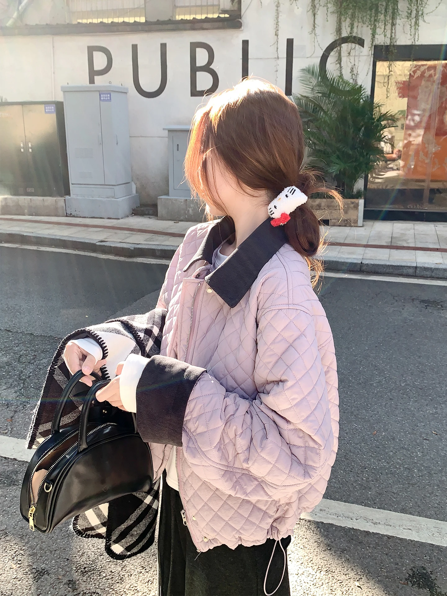 Женский утепленный жилет Zeng Xiao Xian в корейском стиле, хлопковый, стеганый, с ромбовидным узором, с отложным воротником, утолщенный, длинный, для зимы
Женский утепленный жилет Zeng Xiao Xian в корейском стиле, хлопковый, стеганый, с ромбовидным узором, с отложным воротником, утолщенный, длинный, для зимы