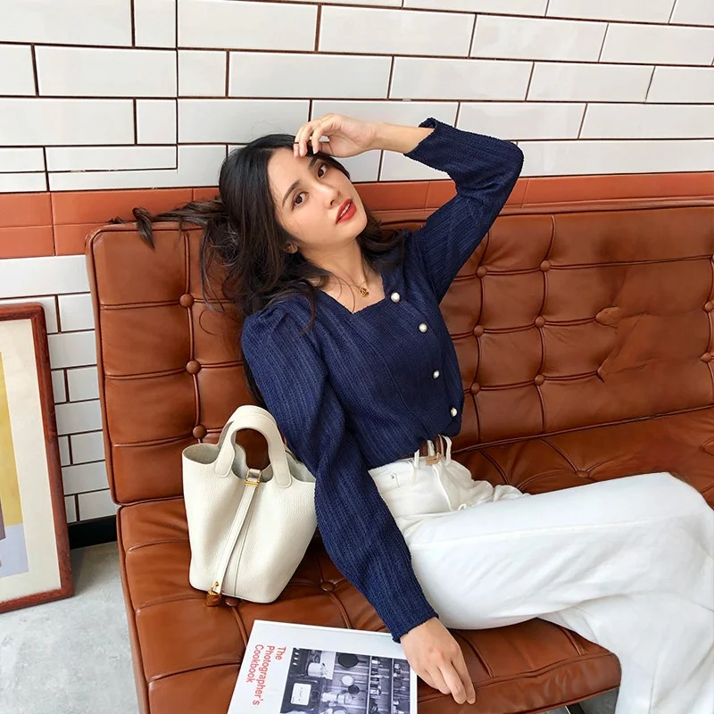 Оригинальная женская блузка Elwing с квадратным воротником и длинными рукавами, винтажный стиль, с тонким дизайном и открытыми плечами, приталенный крой
Оригинальная женская блузка Elwing с квадратным воротником и длинными рукавами, винтажный стиль, с тонким дизайном и открытыми плечами, приталенный крой