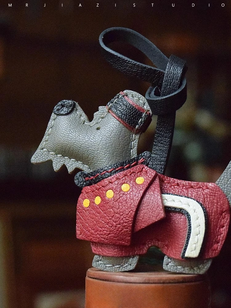 Vintage British Style Cute Dog Handmade Genuine Leather Keychain, Car Accessories, Bag Charm, Rearview Mirror Hanging Ornament
Vintage British Style Cute Dog Handmade Genuine Leather Keychain, Car Accessories, Bag Charm, Rearview Mirror Hanging Ornament