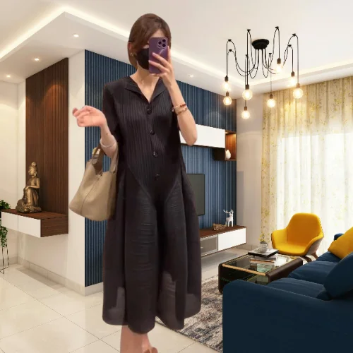Miyake 2025 Spring New Fashion Women's Plisse Loose Hepburn Style Pleat Simple Pleated Skinny V-Neck Bud Folds Black Dress
Miyake 2025 Spring New Fashion Women's Plisse Loose Hepburn Style Pleat Simple Pleated Skinny V-Neck Bud Folds Black Dress