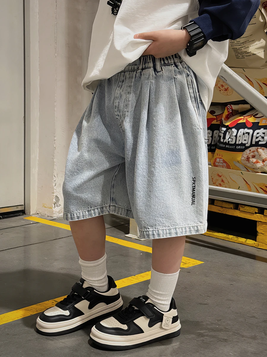 Children's Clothing Boy's Denim Shorts Children's Summer Western Style Leisure Middle Pants 2024 Children Summer Pants Fashion
Children's Clothing Boy's Denim Shorts Children's Summer Western Style Leisure Middle Pants 2024 Children Summer Pants Fashion