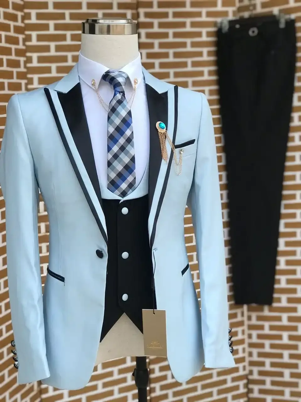 Customized 3 Pieces White Suits For Men Slim Fit Peaked Lapel Wedding Tuxedos Groomsmen Formal Prom Suits Jacket Pants Vest 2025
Customized 3 Pieces White Suits For Men Slim Fit Peaked Lapel Wedding Tuxedos Groomsmen Formal Prom Suits Jacket Pants Vest 2025