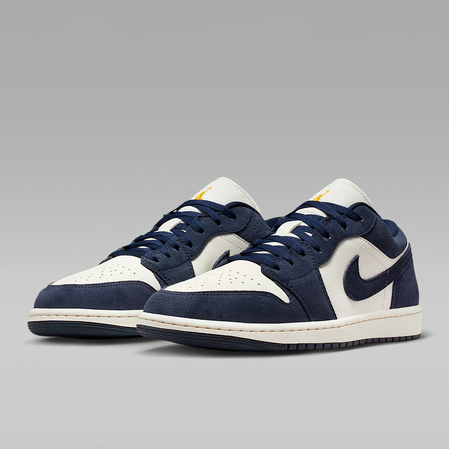 Nike Authentic JORDAN Men's Low-Top Lace-Up Wear-Resistant Sports Basketball Shoes IO7448-400
Nike Authentic JORDAN Men's Low-Top Lace-Up Wear-Resistant Sports Basketball Shoes IO7448-400