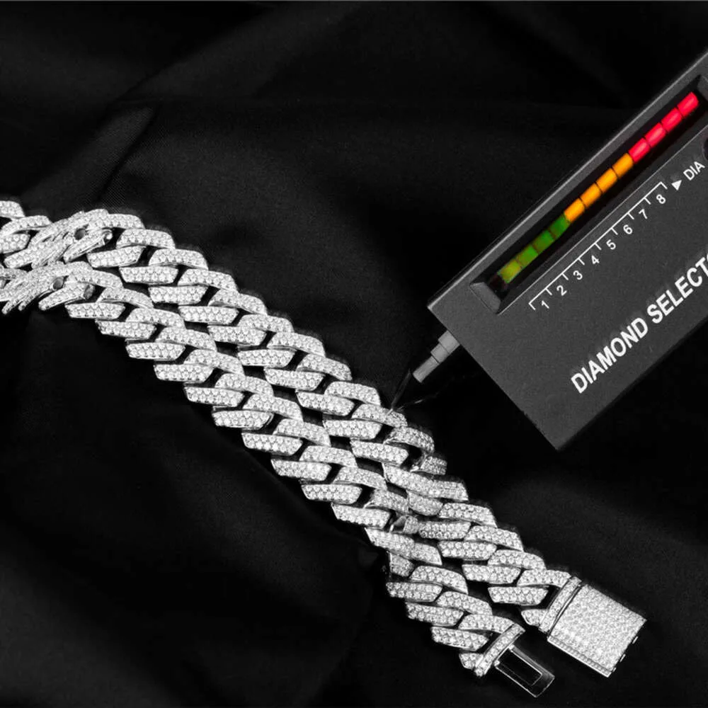 Iced Out 14 мм Мужское ожерелье с кубинскими звеньями Майами в стиле хип-хоп Lad Муассанит с бриллиантами Зубец 925 Серебряная цепочка с муассанитом
Iced Out 14 мм Мужское ожерелье с кубинскими звеньями Майами в стиле хип-хоп Lad Муассанит с бриллиантами Зубец 925 Серебряная цепочка с муассанитом