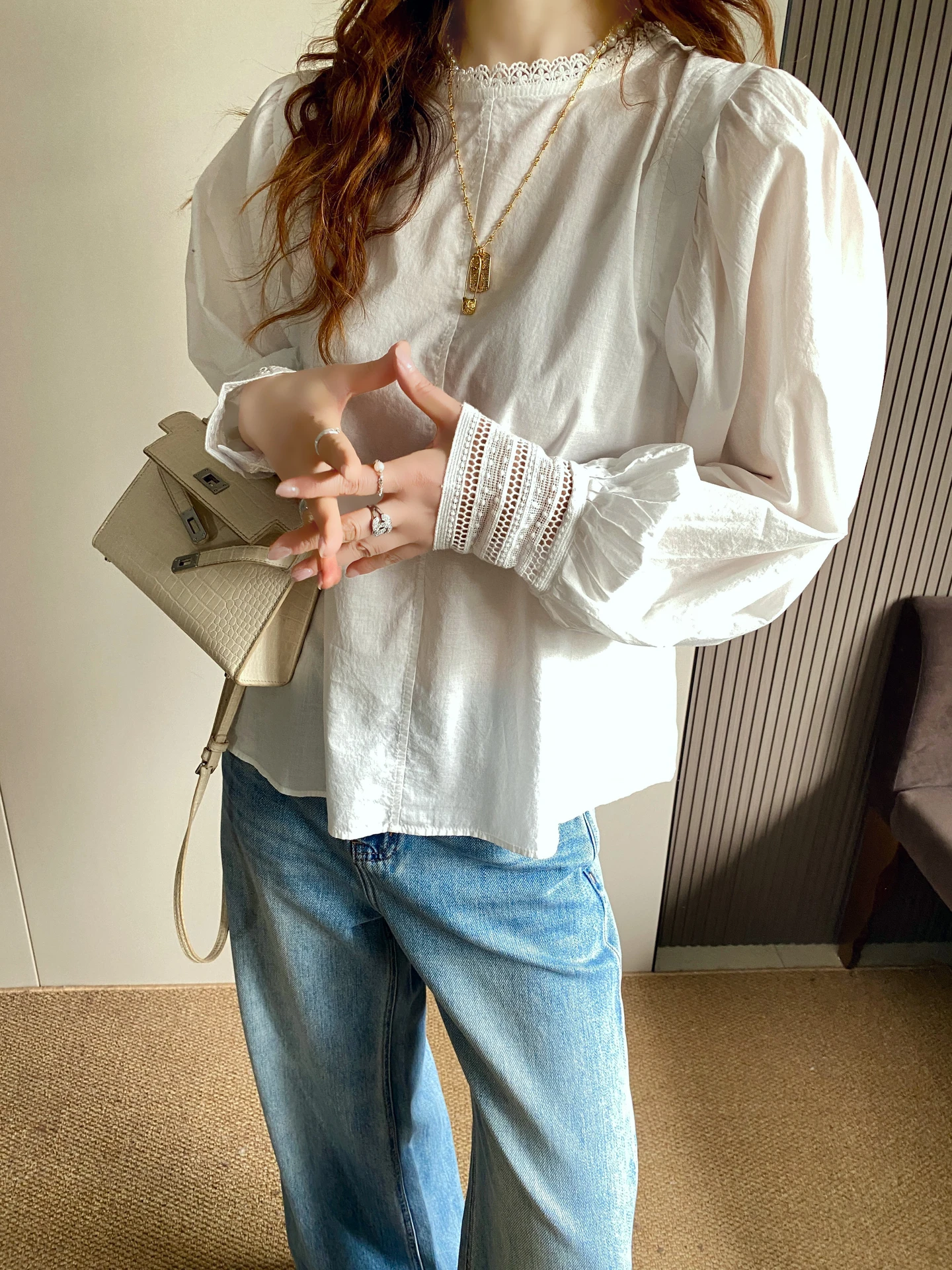 Свободная женская блузка с длинным рукавом, круглым вырезом и кружевными рукавами-фонариками, весна 2026, дышащая, удобная, повседневная, модная, элегантная
Свободная женская блузка с длинным рукавом, круглым вырезом и кружевными рукавами-фонариками, весна 2026, дышащая, удобная, повседневная, модная, элегантная