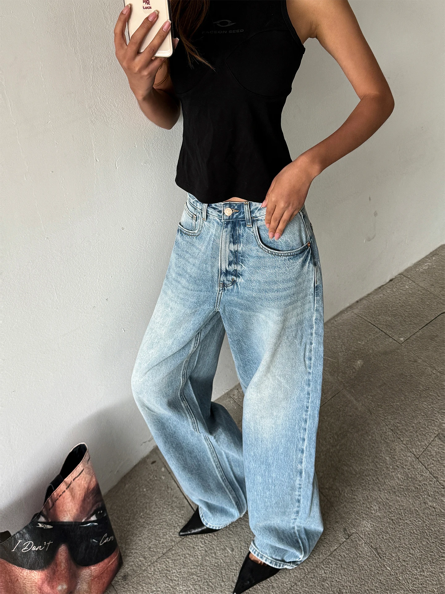 REMOULD 2026 New High Waist Light Blue Faded Washed Denim Pants Women's Straight Leg Long Trousers Slimming Effect Spring Summer
REMOULD 2026 New High Waist Light Blue Faded Washed Denim Pants Women's Straight Leg Long Trousers Slimming Effect Spring Summer