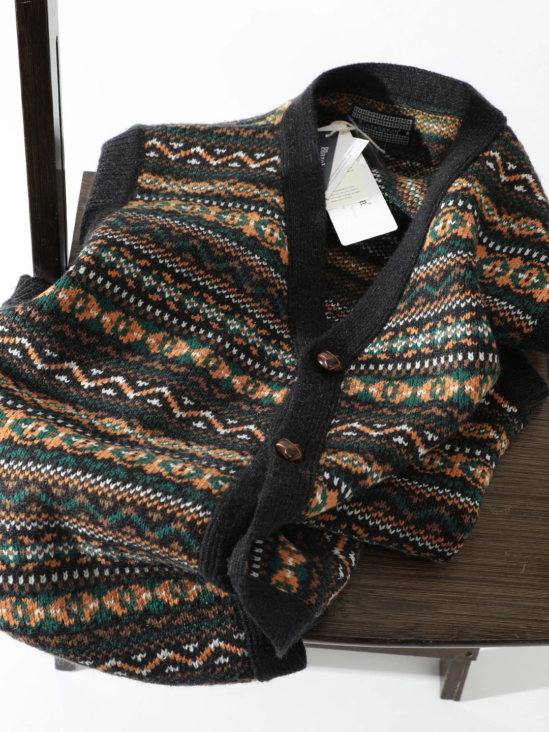 Вязаный жилет в стиле ретро с V-образным вырезом, мягкий, приятный к телу, из смесовой шерсти, модный осенний вариант для пар, городской стиль, приталенный крой
Вязаный жилет в стиле ретро с V-образным вырезом, мягкий, приятный к телу, из смесовой шерсти, модный осенний вариант для пар, городской стиль, приталенный крой