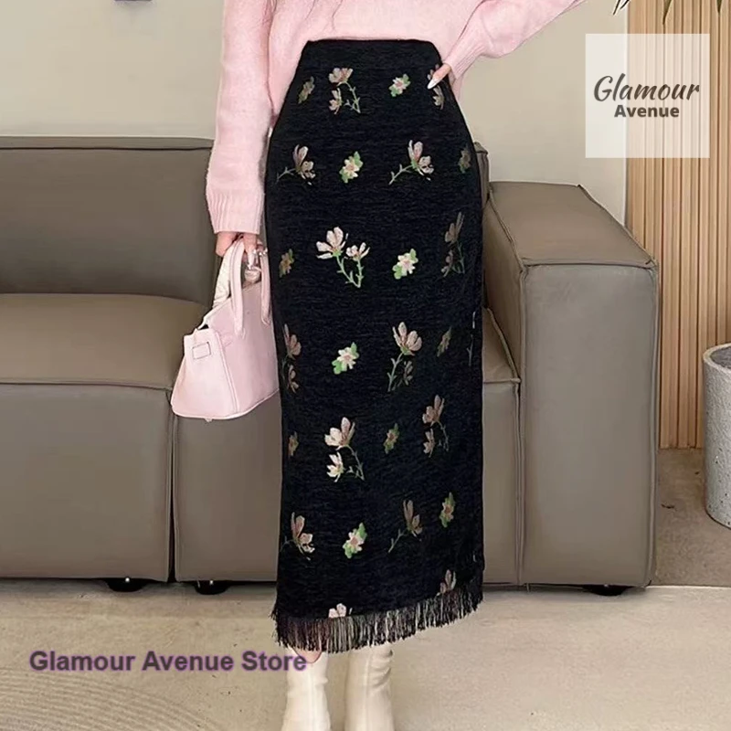French style printed skirt women's spring and autumn new fashion retro long tassel straight slim casual Joker bag hip skirt.
French style printed skirt women's spring and autumn new fashion retro long tassel straight slim casual Joker bag hip skirt.