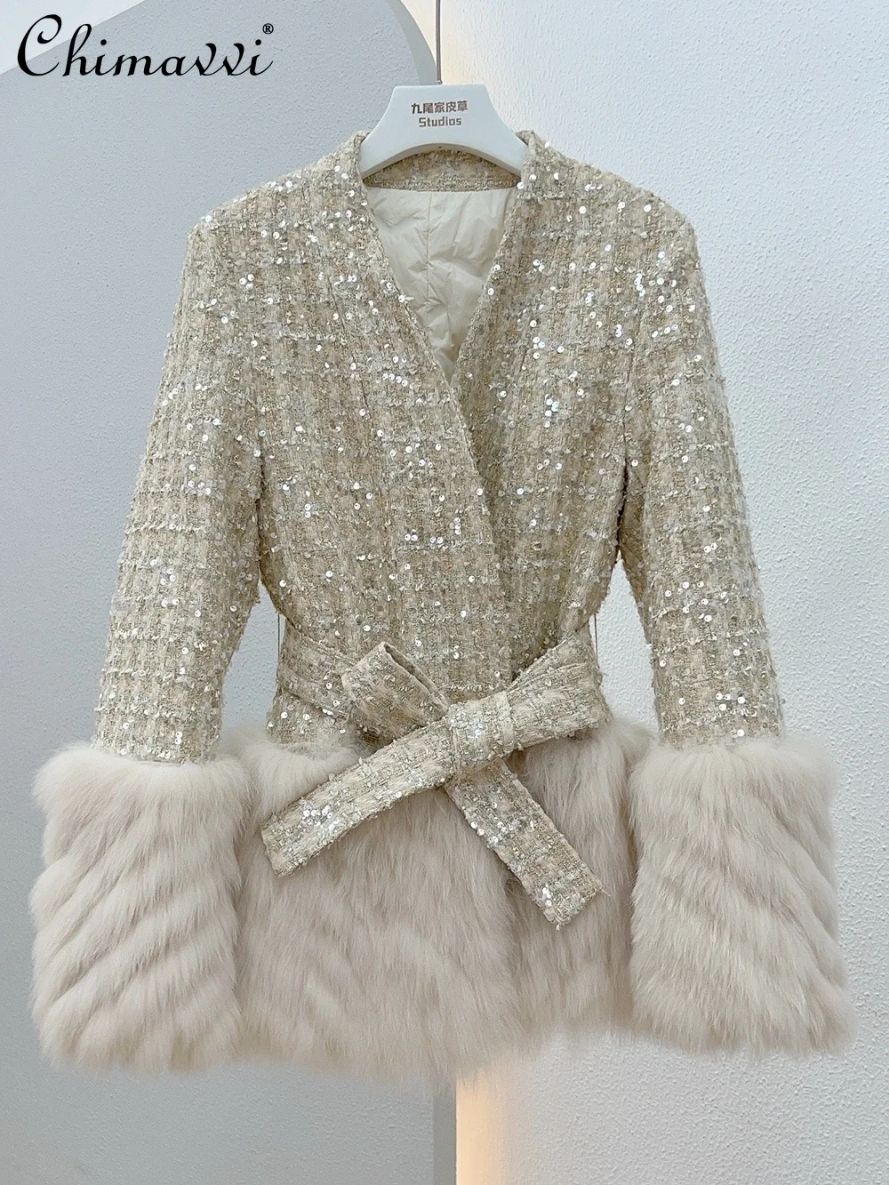 2023 Winter New High-End Woolen Sequin Stitching Fox Fur Coat Women's Light Luxury Fur Down Feather Liner Elegant Fur Jacket
2023 Winter New High-End Woolen Sequin Stitching Fox Fur Coat Women's Light Luxury Fur Down Feather Liner Elegant Fur Jacket