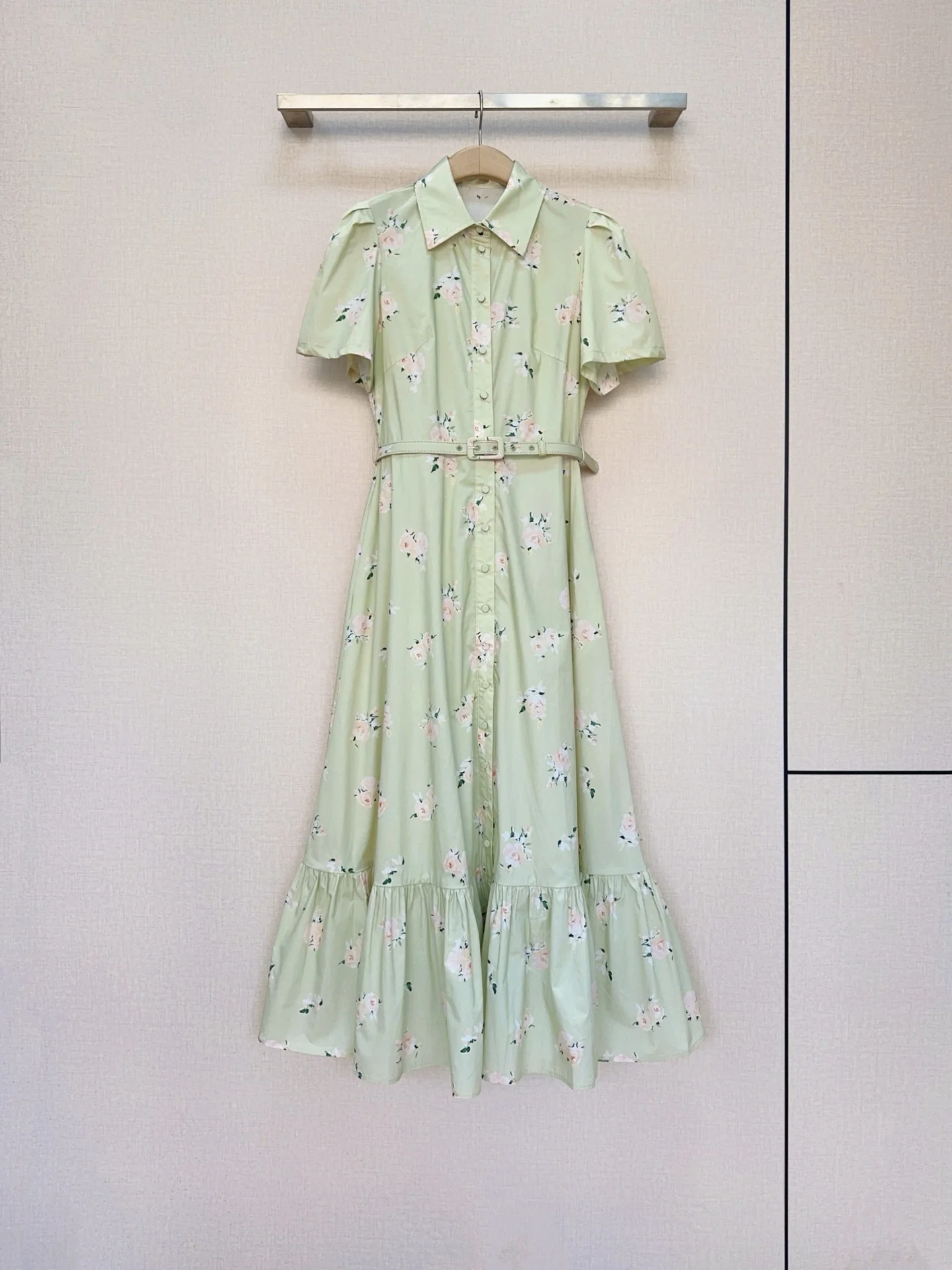Flower Print Ladies Green Mid-Length Robe Turn-down Collar Short Sleeve Single Breasted Loose Casual 100% Cotton Shirt Dress
Flower Print Ladies Green Mid-Length Robe Turn-down Collar Short Sleeve Single Breasted Loose Casual 100% Cotton Shirt Dress