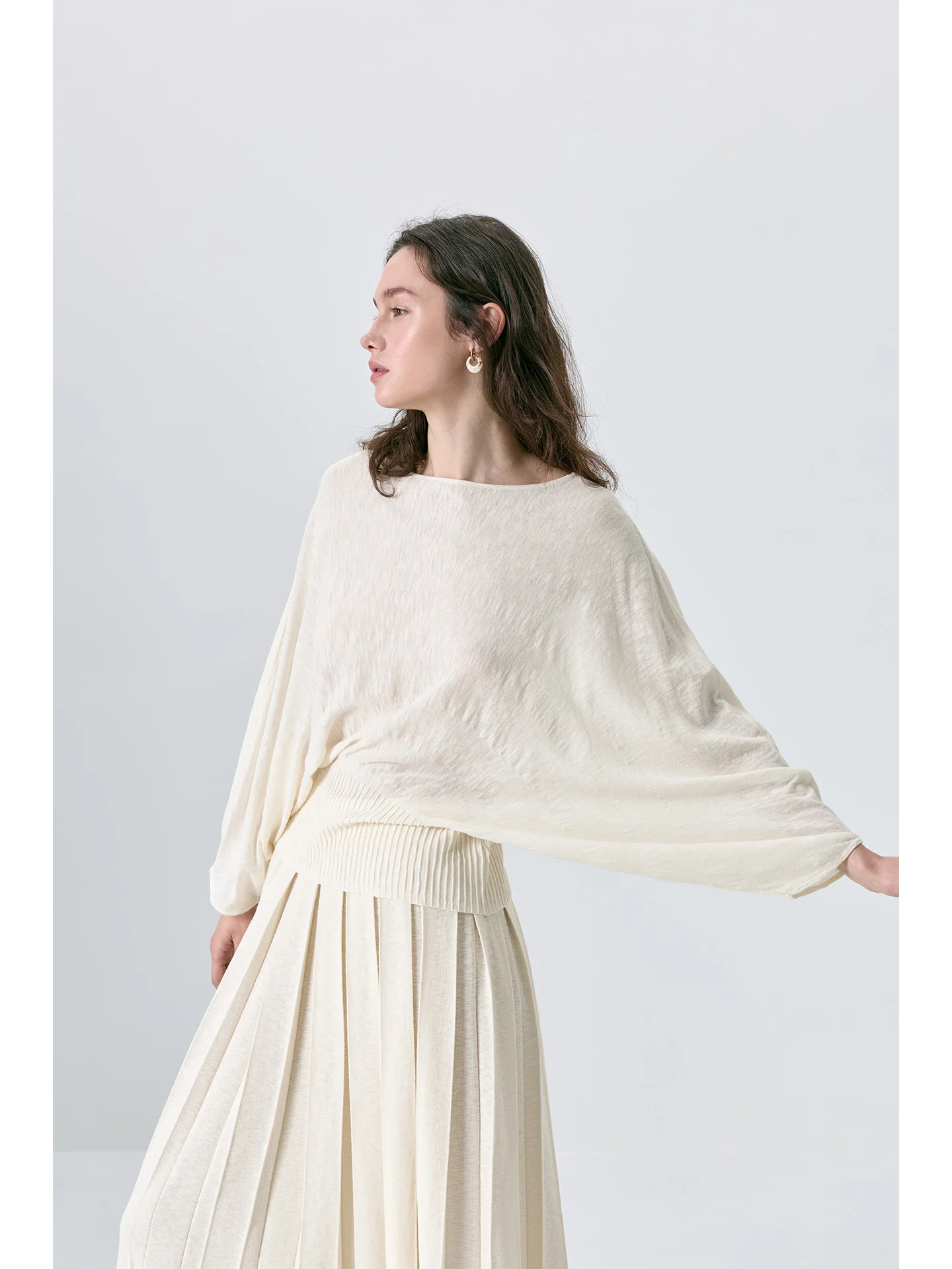 Linen Cotton Batwing Sleeve Knitted Top Women Loose Fit round Neck Casual Style Breathable Slimming Waist Design T-Shirt
Linen Cotton Batwing Sleeve Knitted Top Women Loose Fit round Neck Casual Style Breathable Slimming Waist Design T-Shirt