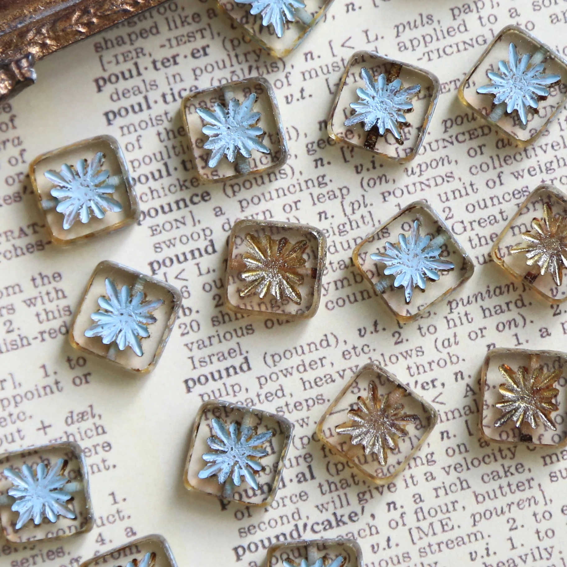 10pcs 10mm Czech retro glass beads DIY handmade bracelet necklace bead mobile phone chain accessories
10pcs 10mm Czech retro glass beads DIY handmade bracelet necklace bead mobile phone chain accessories