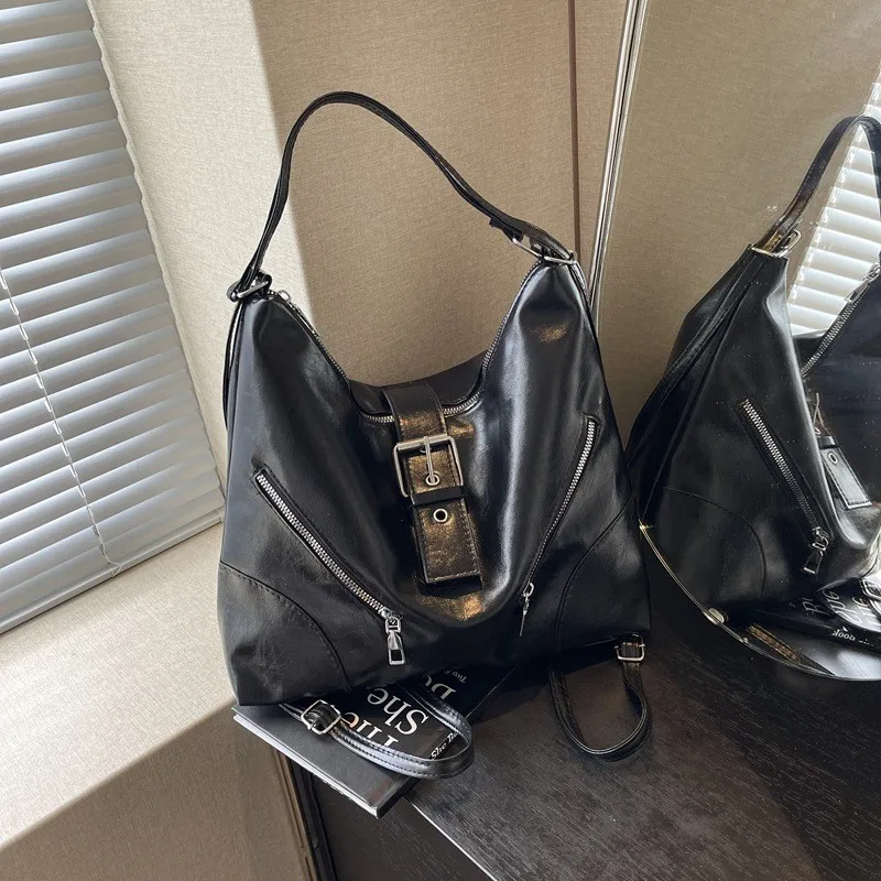 Retro Fashion PU Leather Tote Bag Women 2025 New Autumn Winter Luxury Zipper Large Capacity Shoulder Bags Korean Trend Handbags
Retro Fashion PU Leather Tote Bag Women 2025 New Autumn Winter Luxury Zipper Large Capacity Shoulder Bags Korean Trend Handbags