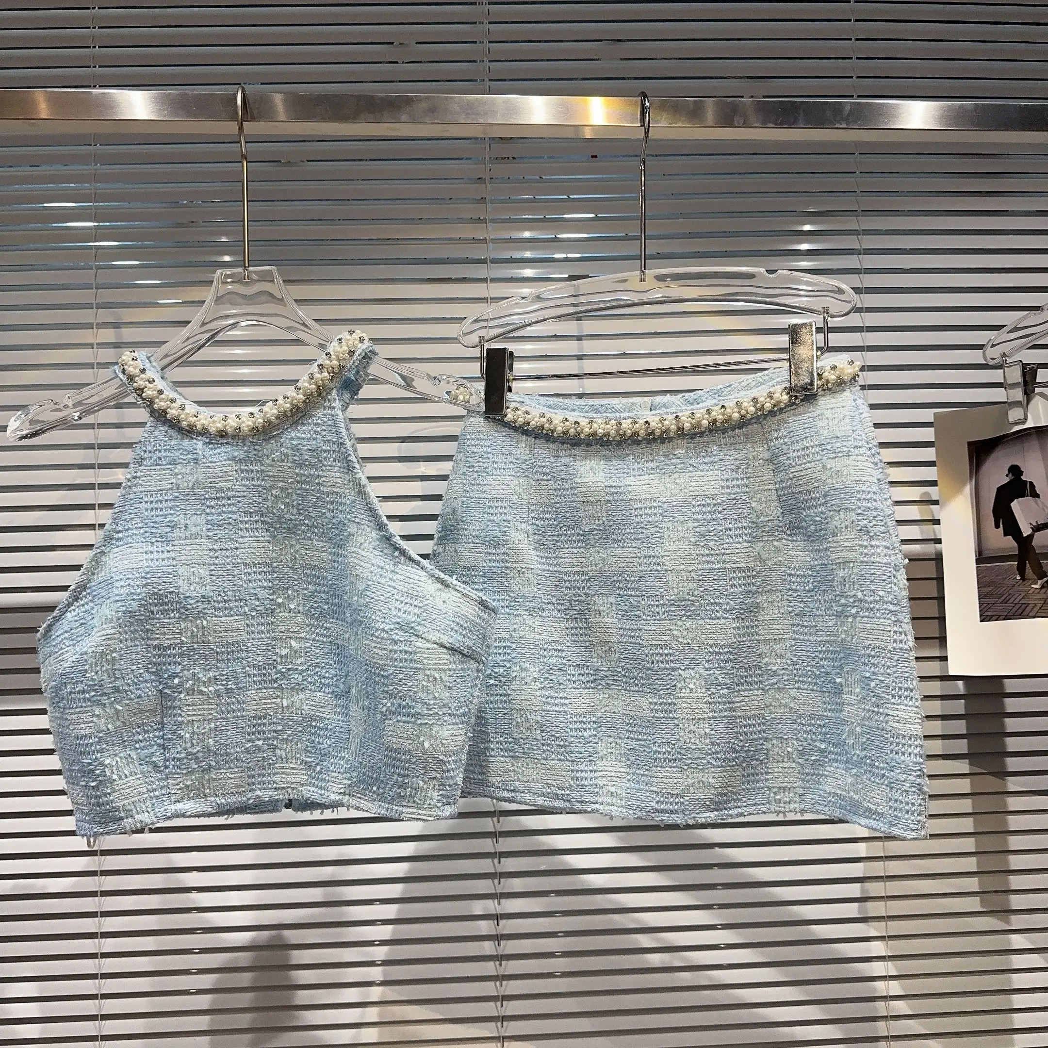 Summer 2025 Pearl Embellied Nelace Vest ort Skirt Tweed Celebri Set Faionable Women's Two-Piece Suit Luxury Sle
Summer 2025 Pearl Embellied Nelace Vest ort Skirt Tweed Celebri Set Faionable Women's Two-Piece Suit Luxury Sle