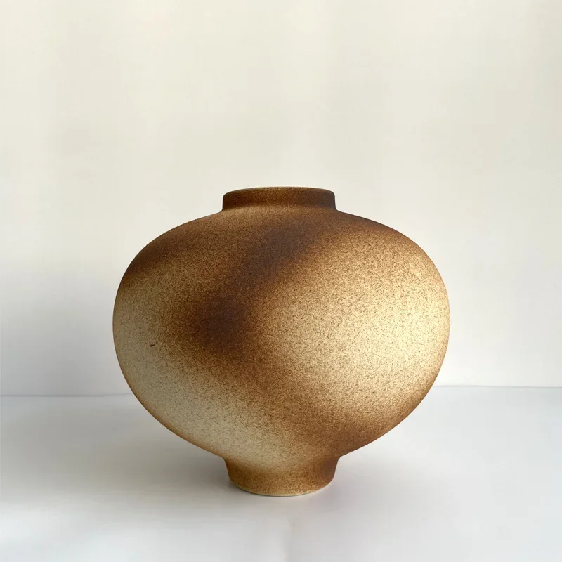 Medieval Japanese wabi-sabi ceramic vase Song Dynasty aesthetic retro
Medieval Japanese wabi-sabi ceramic vase Song Dynasty aesthetic retro
