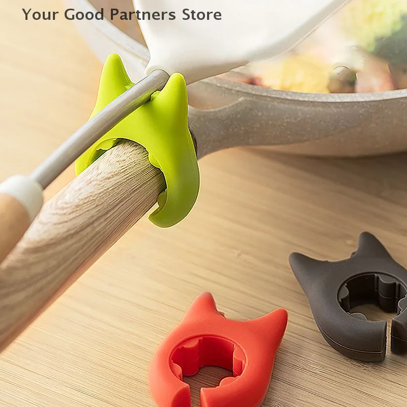 1/3pcs Kitchen Multifunctional Spatula Holder Silicone Anti-overflow Pot Clip Anti-scalding Spoon Holder Kitchen Cooking Gadget
1/3pcs Kitchen Multifunctional Spatula Holder Silicone Anti-overflow Pot Clip Anti-scalding Spoon Holder Kitchen Cooking Gadget