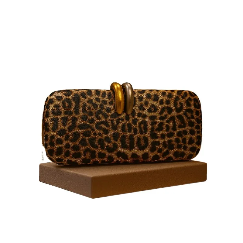 Женская вечерняя сумка из искусственной кожи, модный свадебный клатч для подружки невесты, кошелек для коктейльной вечеринки, модная сумка для торжественного ужина
Женская вечерняя сумка из искусственной кожи, модный свадебный клатч для подружки невесты, кошелек для коктейльной вечеринки, модная сумка для торжественного ужина