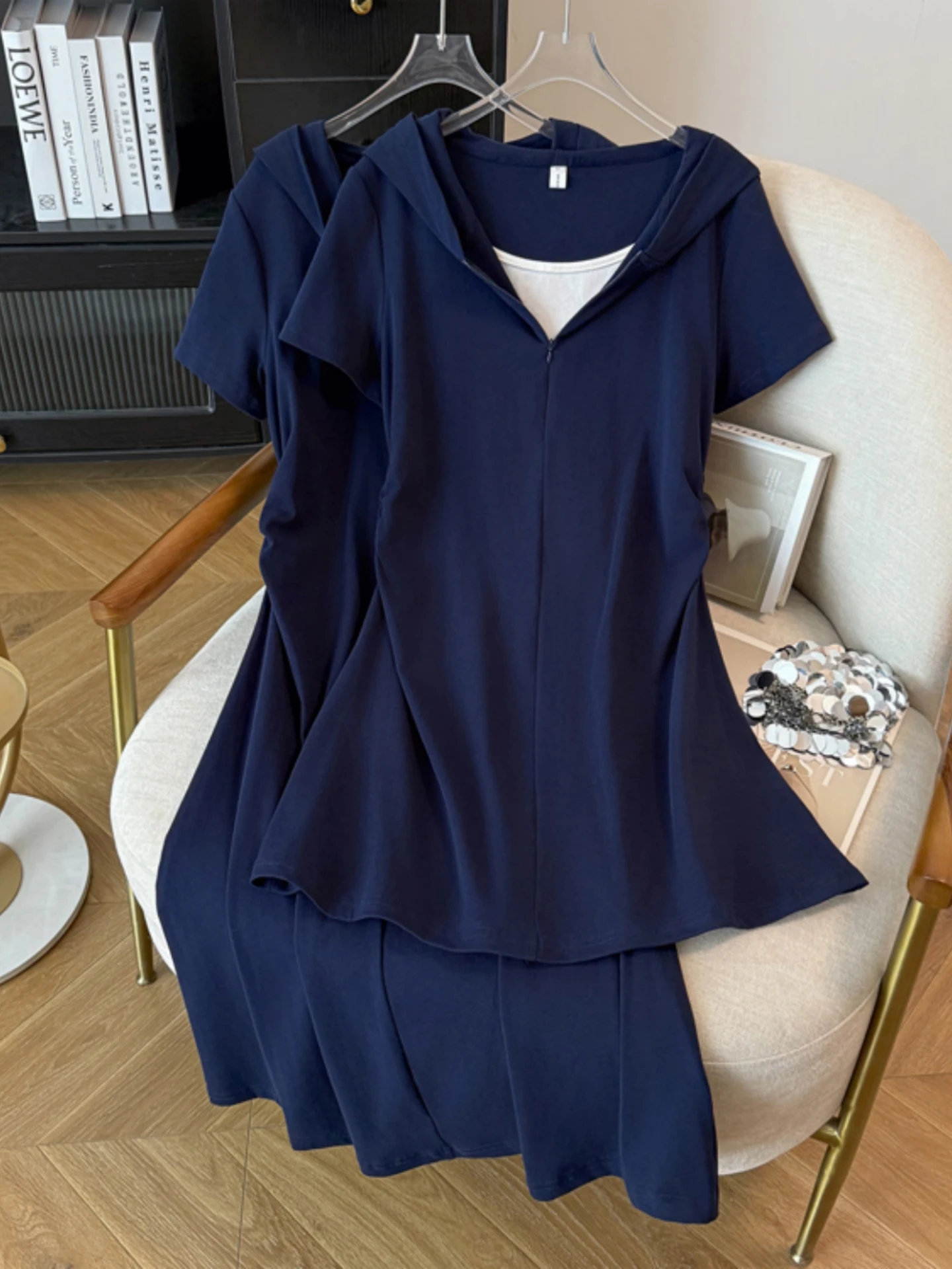 Summer Women's A-Line Dress V-Neck Hoodie Slimming Waist Design Short Sleeve Korean Style Commute Casual Thin Fabric
Summer Women's A-Line Dress V-Neck Hoodie Slimming Waist Design Short Sleeve Korean Style Commute Casual Thin Fabric