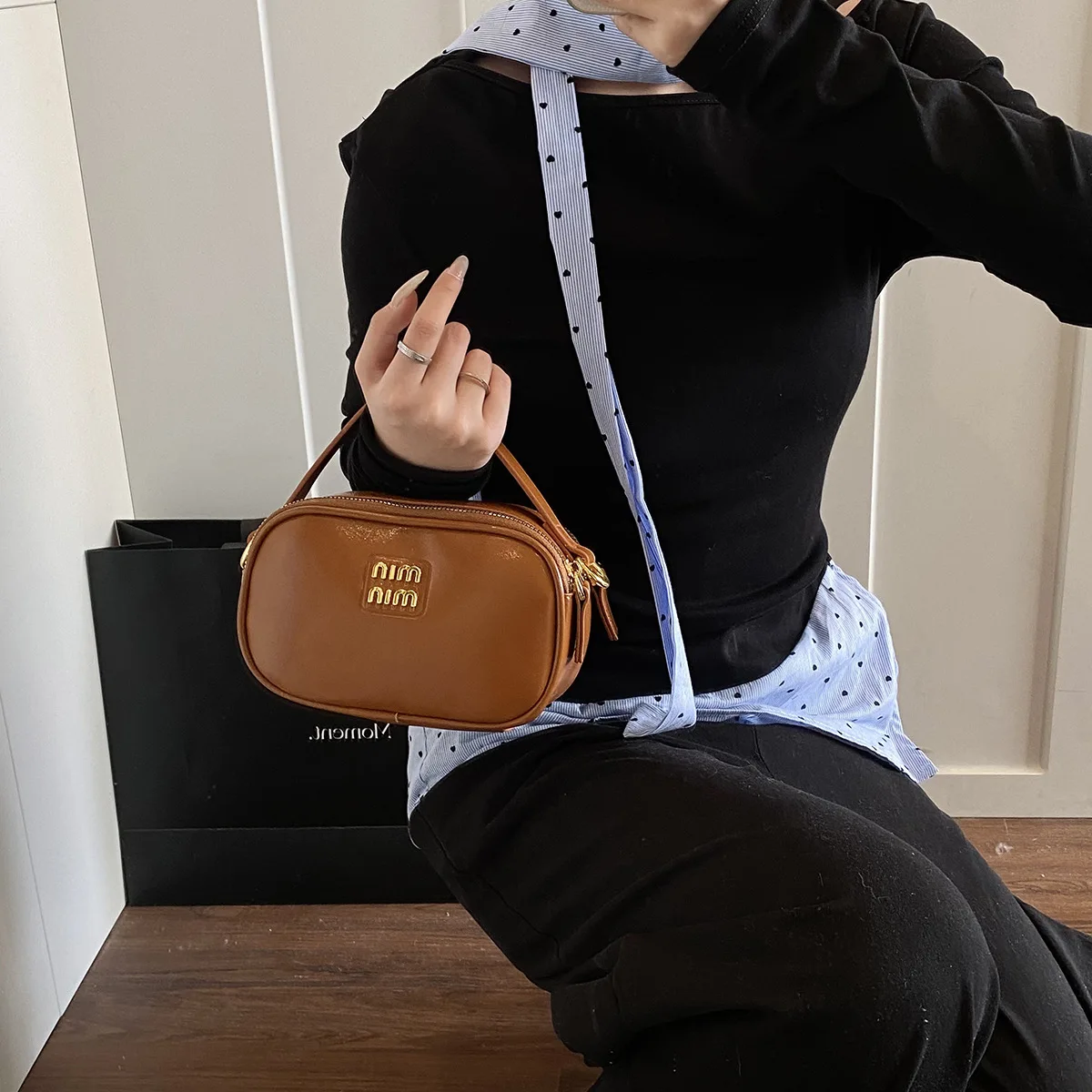 2025 Luxury Double-Zip Camera Bag Influencer Women's Multi-Way Shoulder Crossbody Textured Vegan Leather Photoshoot Travel Purse
2025 Luxury Double-Zip Camera Bag Influencer Women's Multi-Way Shoulder Crossbody Textured Vegan Leather Photoshoot Travel Purse