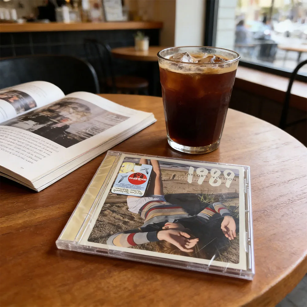 CD '1989' Is The Fifth Studio Album By The Artist Taylor,officially Released By The Label Big Machine Records on 27 October 2014
CD '1989' Is The Fifth Studio Album By The Artist Taylor,officially Released By The Label Big Machine Records on 27 October 2014