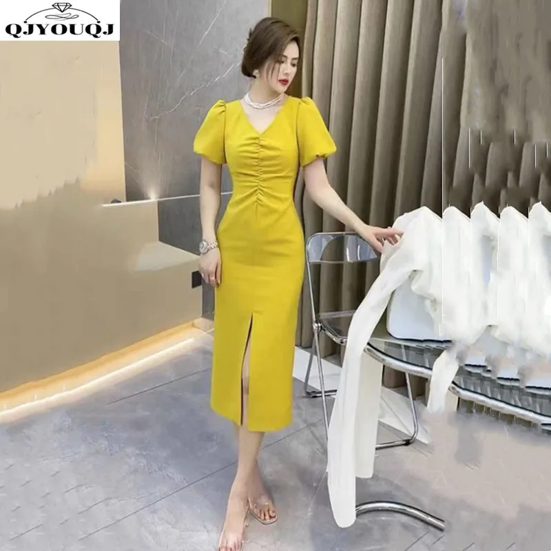 European and American style spring and summer retro high-end design fashionable V-neck slit dress
European and American style spring and summer retro high-end design fashionable V-neck slit dress