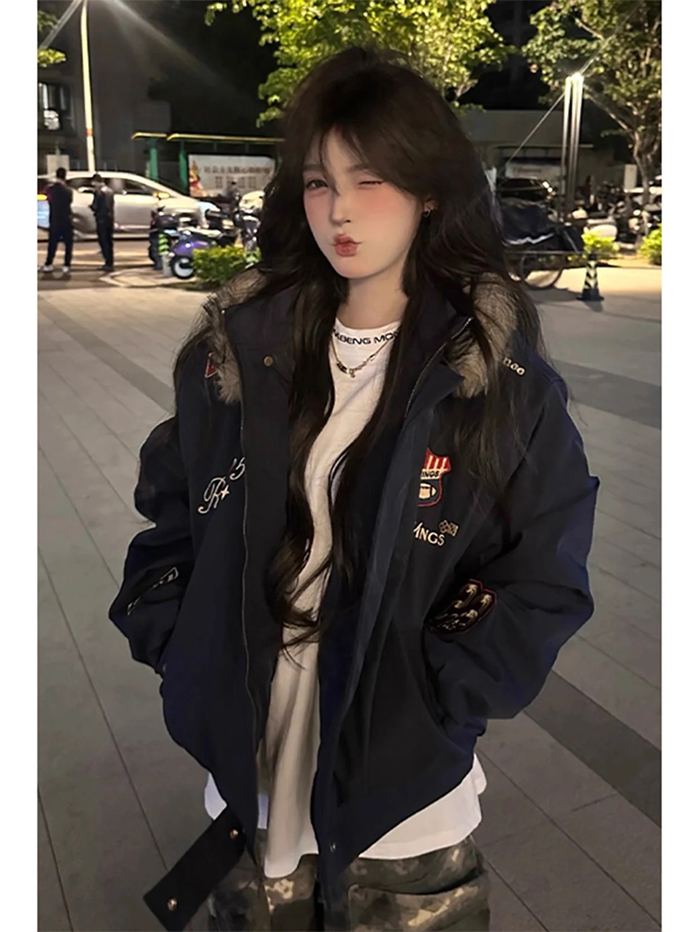 Утепленная хлопковая куртка с вышивкой и капюшоном, мужская зимняя, в американском ретро-стиле, с орлом, теплая, молодежная, повседневная, удлиненная
Утепленная хлопковая куртка с вышивкой и капюшоном, мужская зимняя, в американском ретро-стиле, с орлом, теплая, молодежная, повседневная, удлиненная