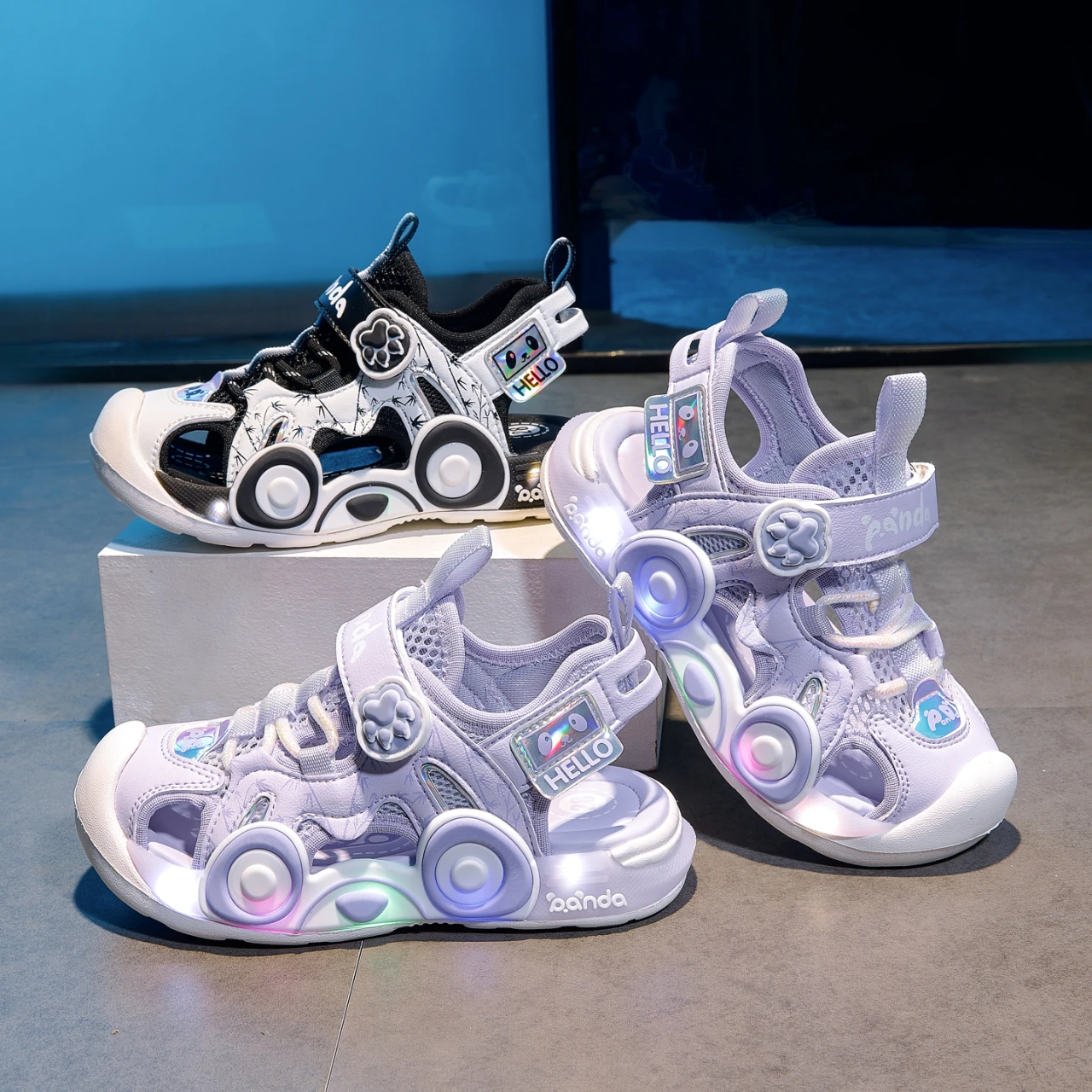 Kids Panda Cartoon Light Up Car Sandals Boys Girls Closed Toe Anti-collision Sport Sandals Adjustable Velcro Strap Non-slip
Kids Panda Cartoon Light Up Car Sandals Boys Girls Closed Toe Anti-collision Sport Sandals Adjustable Velcro Strap Non-slip