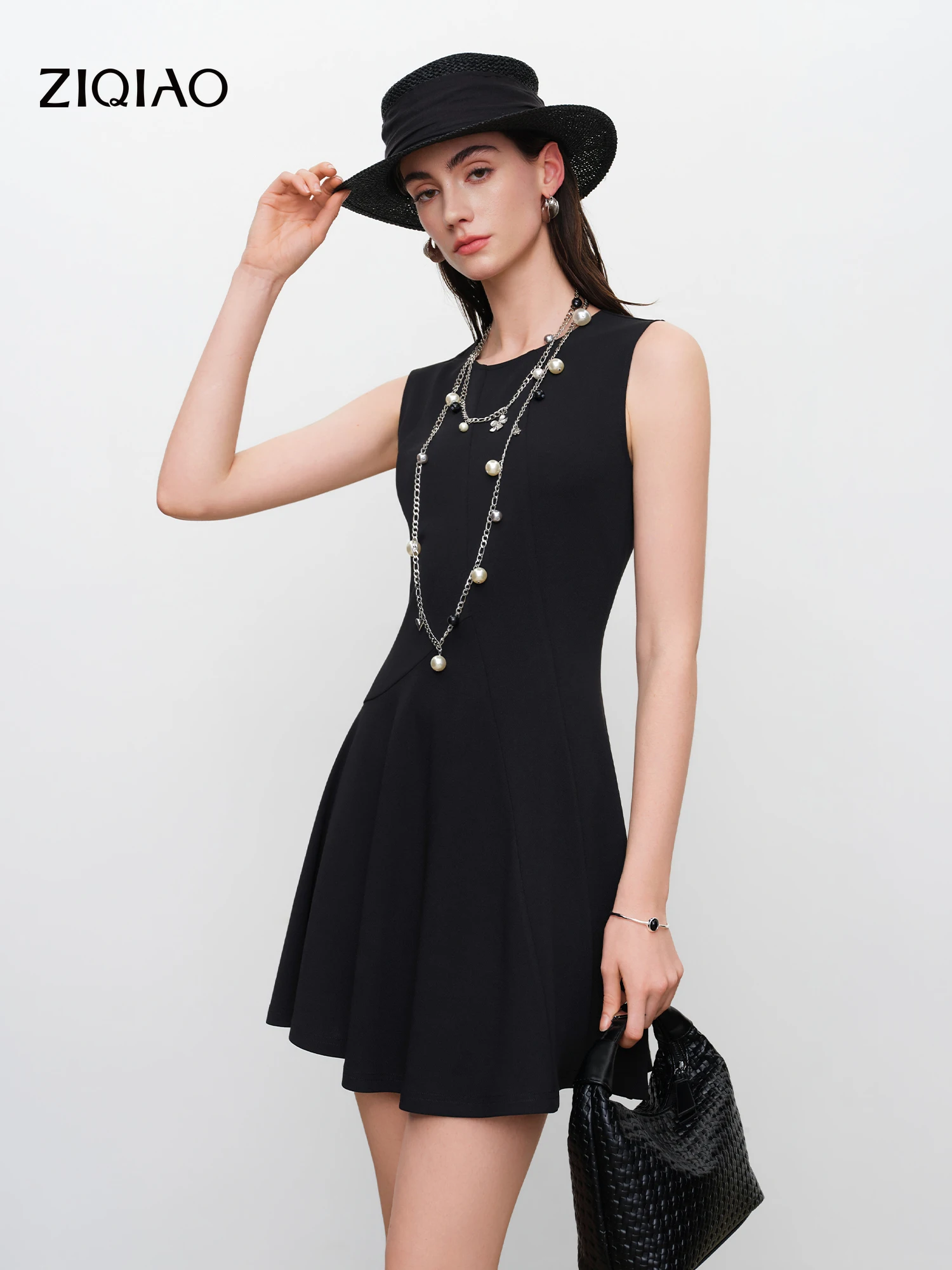 ZIQIAO French-style Black Mini Dress Women 2026 Summer New Style Fitted Waist Sleeveless Round Neck Short Dress Citywalk Dating
ZIQIAO French-style Black Mini Dress Women 2026 Summer New Style Fitted Waist Sleeveless Round Neck Short Dress Citywalk Dating