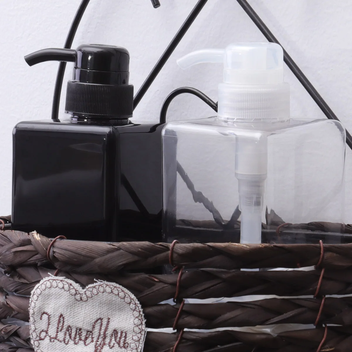 650 Ml Lotion Bottle Empty Shampoo Container Toiletries Travel Bottle Body Wash Refillable Reusable Safe for Home
650 Ml Lotion Bottle Empty Shampoo Container Toiletries Travel Bottle Body Wash Refillable Reusable Safe for Home