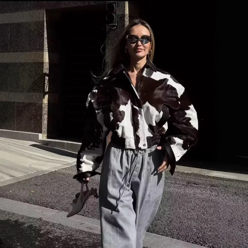 FL Cow Patterned Stand Up Collar Short Jacket Women Fashion Chic Zipper Loose Jackets Lady New Autumn Casual Commute Streetwear
FL Cow Patterned Stand Up Collar Short Jacket Women Fashion Chic Zipper Loose Jackets Lady New Autumn Casual Commute Streetwear