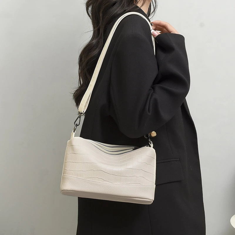 Women's Shoulder Bag Three Main Pockets Large Capacity Lady Versatile Tote Bag Soft Genuine Leather Crossbody Messenger Bag
Women's Shoulder Bag Three Main Pockets Large Capacity Lady Versatile Tote Bag Soft Genuine Leather Crossbody Messenger Bag