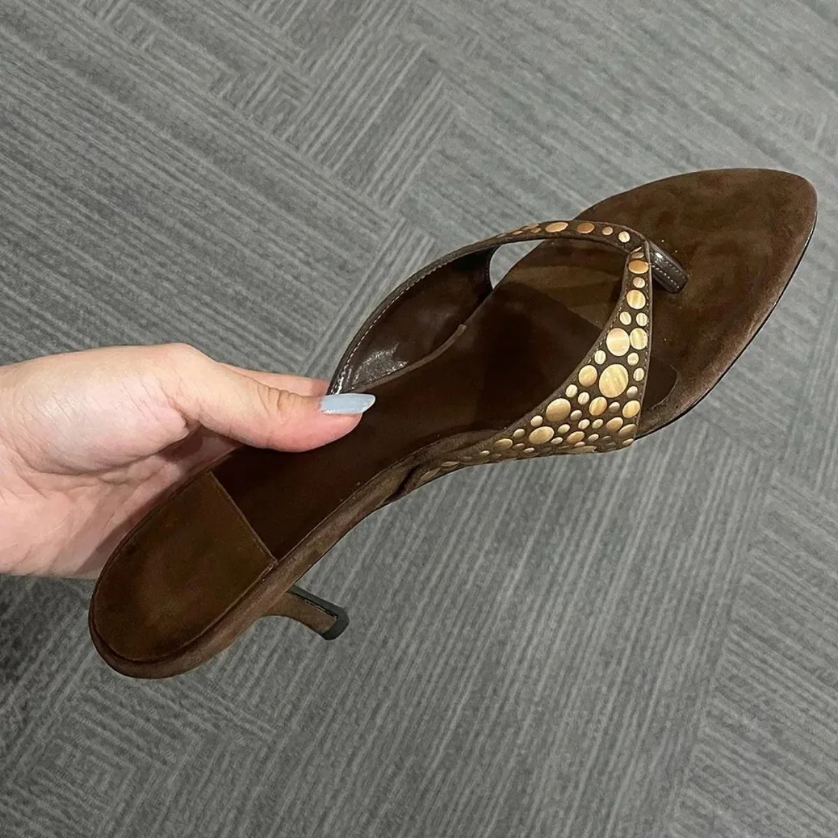 2026 Summer Premium Suede with Hand-Applied Metal Studs Thong Sandals Comfort Insole Kitten Heel for Daily & Evening Occasion
2026 Summer Premium Suede with Hand-Applied Metal Studs Thong Sandals Comfort Insole Kitten Heel for Daily & Evening Occasion