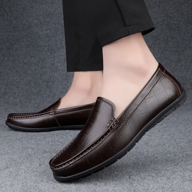 Дизайнерская брендовая мужская повседневная обувь из натуральной кожи, деловая обувь в деловом стиле, универсальные мужские лоферы на плоской подошве для интервью и поездок на работу
Дизайнерская брендовая мужская повседневная обувь из натуральной кожи, деловая обувь в деловом стиле, универсальные мужские лоферы на плоской подошве для интервью и поездок на работу