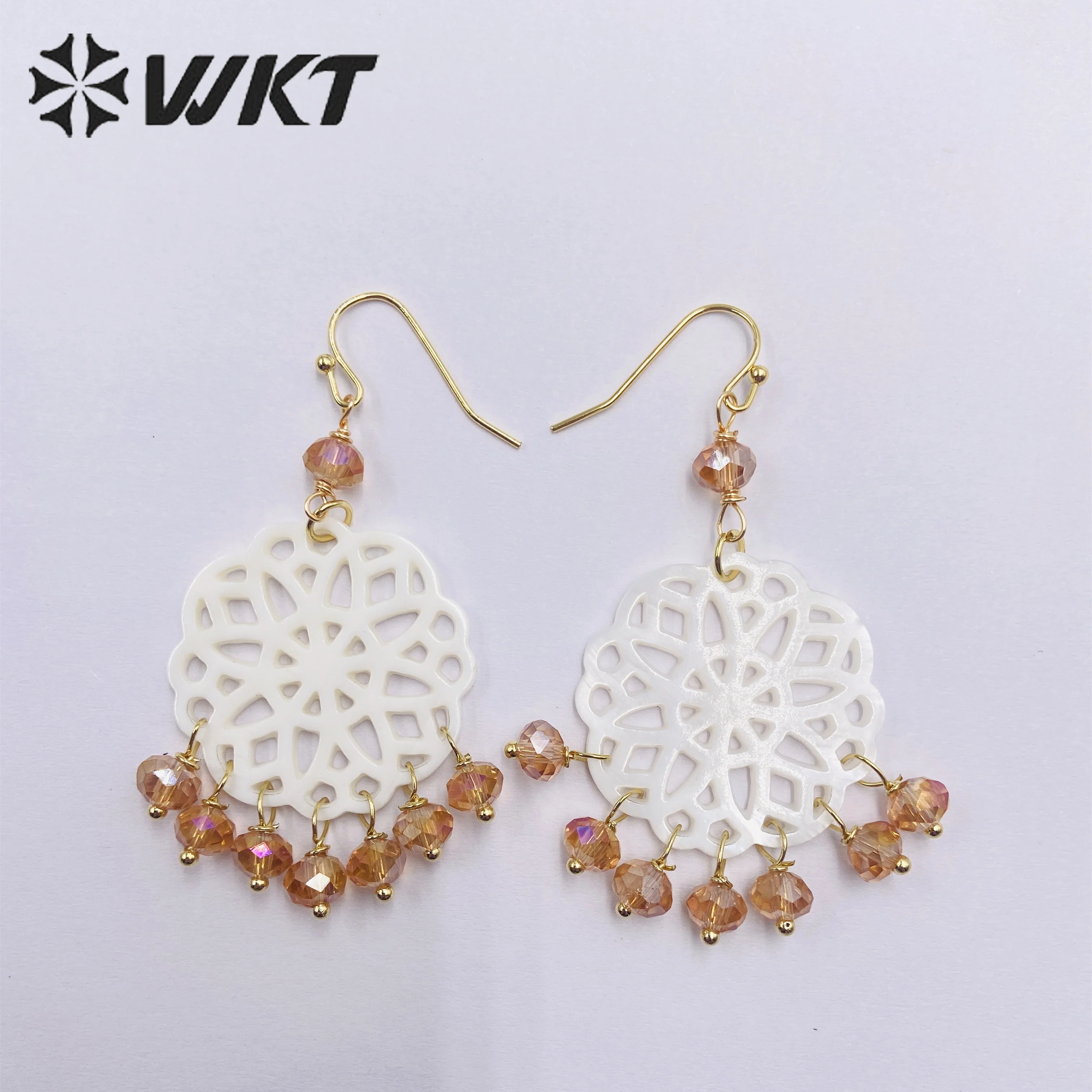 WT-MPE093 Summer Hot design howllow round flower shape dangle earrings handmade carved natural shell lady earrings
WT-MPE093 Summer Hot design howllow round flower shape dangle earrings handmade carved natural shell lady earrings