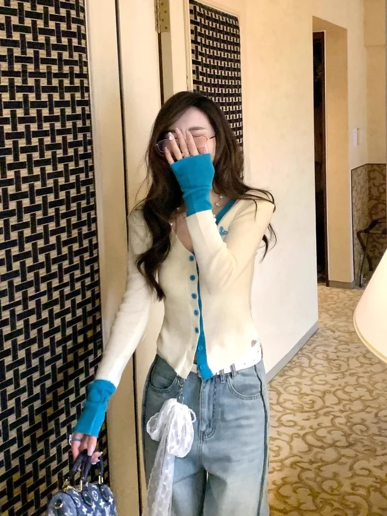 Dopne ing Color Blo Knitted Long Sve V-Ne Top Women's Slim Fit Fake Two-Piece Faion Korean Sle Commute Wind
Dopne ing Color Blo Knitted Long Sve V-Ne Top Women's Slim Fit Fake Two-Piece Faion Korean Sle Commute Wind