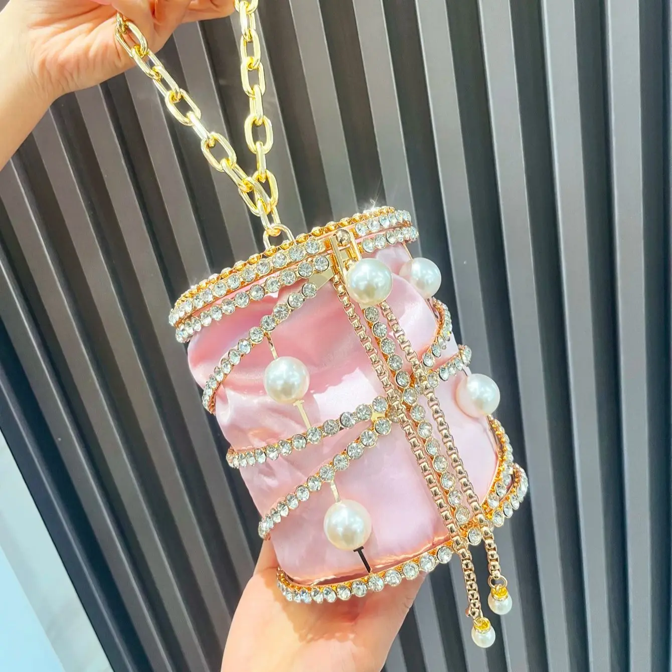 handmade Rhinestones Evening clutch Bag Purses and handbag luxury Designer shoulder bag Shiny Crystal Clutch purse bucket bag
handmade Rhinestones Evening clutch Bag Purses and handbag luxury Designer shoulder bag Shiny Crystal Clutch purse bucket bag