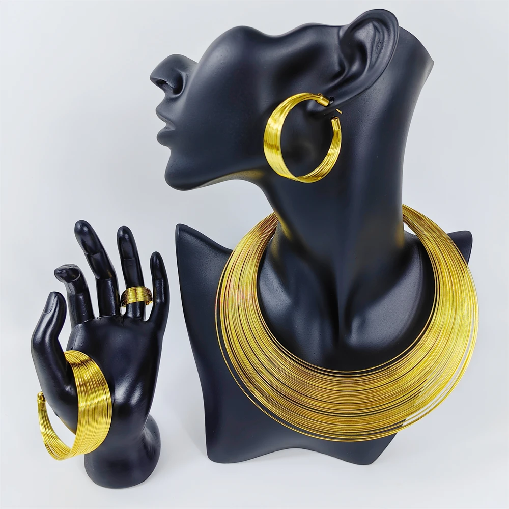 Hot selling European and American fashion women's jewelry circular necklace large circular earrings bracelet set
Hot selling European and American fashion women's jewelry circular necklace large circular earrings bracelet set