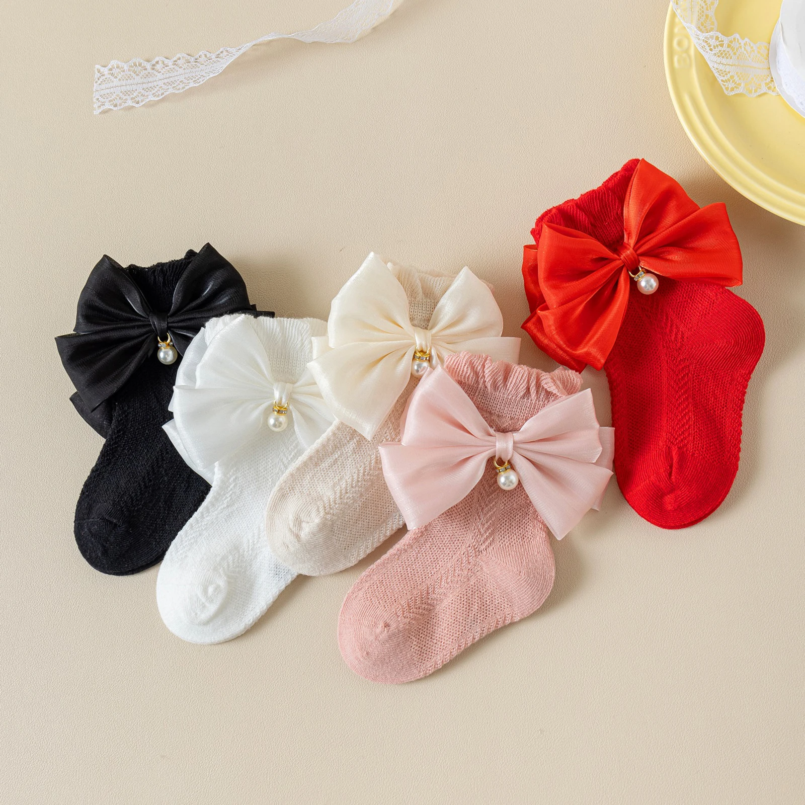 Летние дышащие носки Suefunskry для маленьких девочек, мягкие эластичные сетчатые носки с милым бантом и жемчужной отделкой для повседневной носки
Летние дышащие носки Suefunskry для маленьких девочек, мягкие эластичные сетчатые носки с милым бантом и жемчужной отделкой для повседневной носки