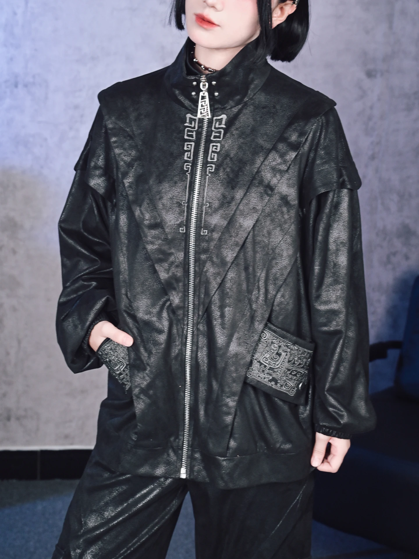 Новое свободное джатовое женское кожаное пальто с вышивкой в китайском стиле и воротником-стойкой в стиле пэчворк, верхняя одежда, повседневная мода
Новое свободное джатовое женское кожаное пальто с вышивкой в китайском стиле и воротником-стойкой в стиле пэчворк, верхняя одежда, повседневная мода