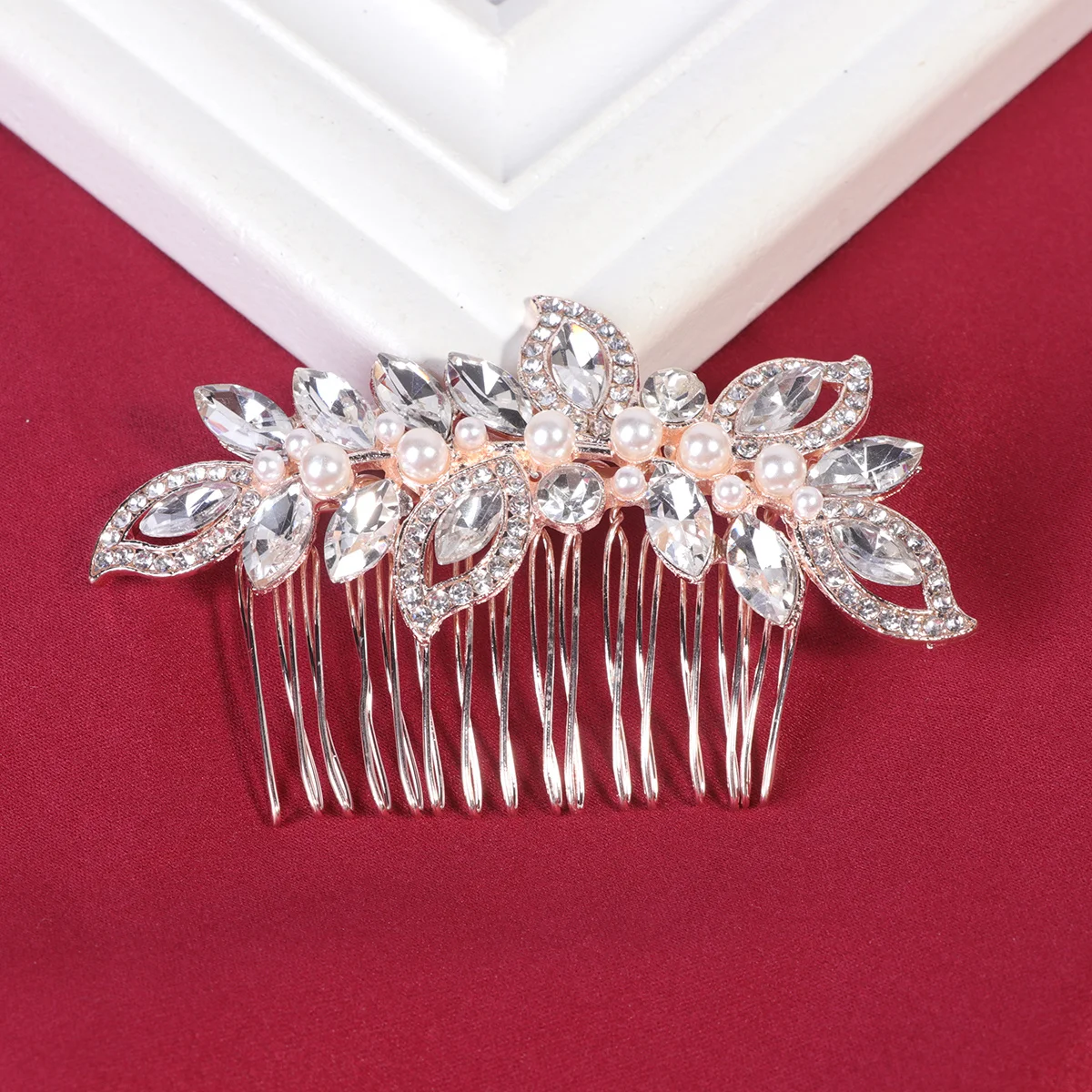 1Pcs Rhinestone Pearl Hair Comb Luxury Bridal Insert Comb Wedding Hair Accessories for Bride Bridesmaid Flower Girl
1Pcs Rhinestone Pearl Hair Comb Luxury Bridal Insert Comb Wedding Hair Accessories for Bride Bridesmaid Flower Girl