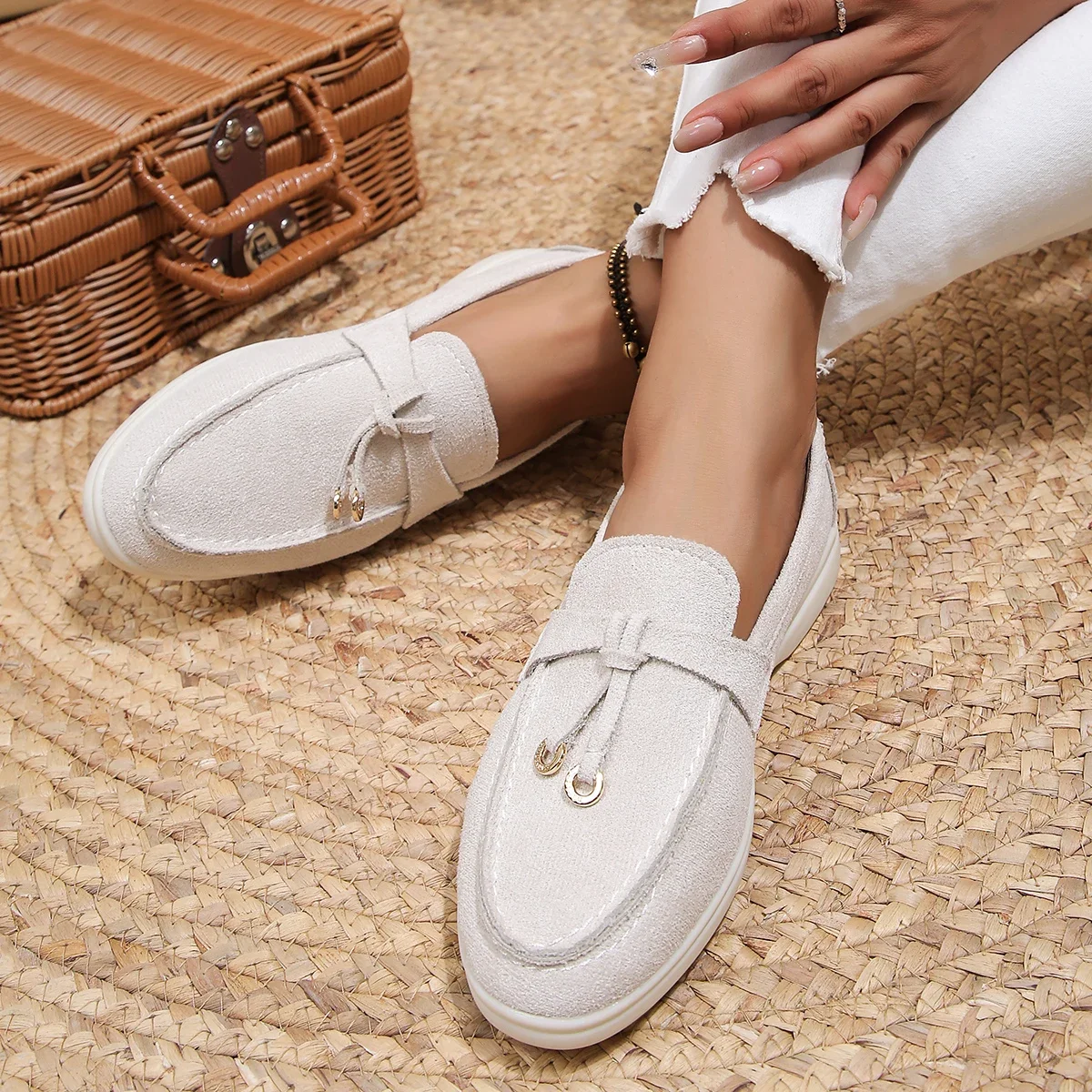 Designer Woman Trend Women Loafers Slip on Ladies Brand High Quality Spring Autumn Casual Flat Leather Cashmere Single Shoes
Designer Woman Trend Women Loafers Slip on Ladies Brand High Quality Spring Autumn Casual Flat Leather Cashmere Single Shoes