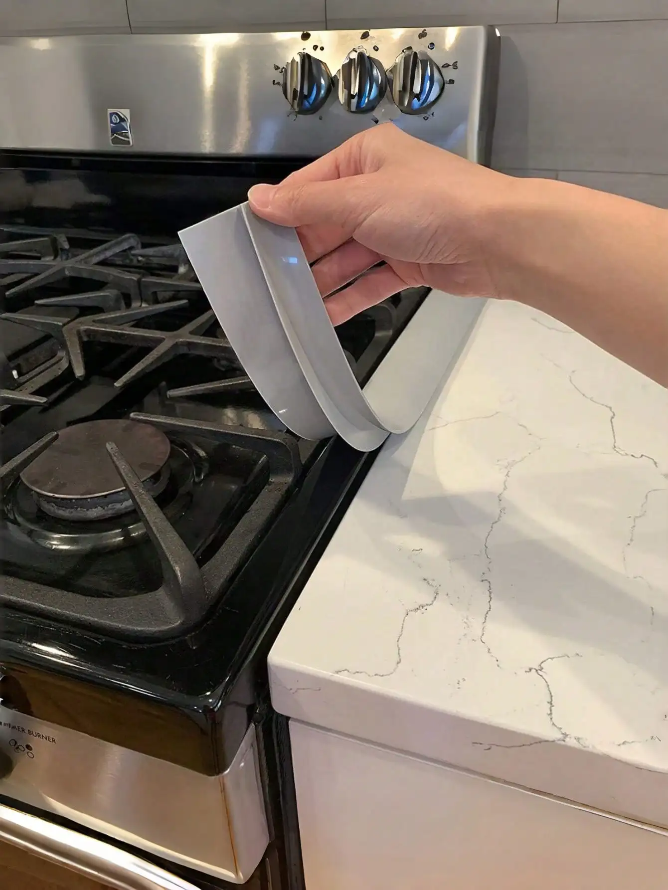 1pc/2pcs Silicone Sealing Strip, Kitchen Stove Countertop Sealing Gasket, Oil & Dust Proof Silicone Sealing Filler
1pc/2pcs Silicone Sealing Strip, Kitchen Stove Countertop Sealing Gasket, Oil & Dust Proof Silicone Sealing Filler